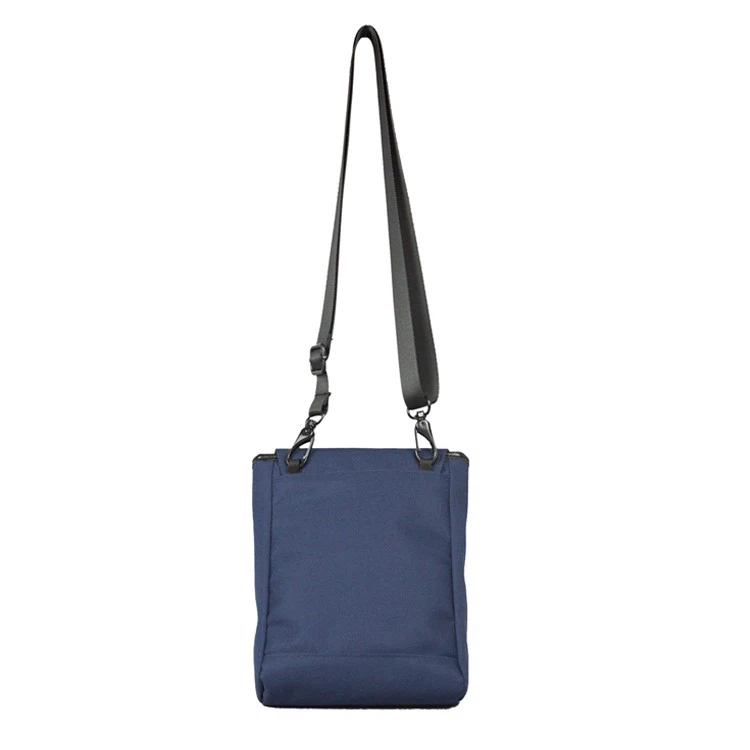 tote bag with flap-backside